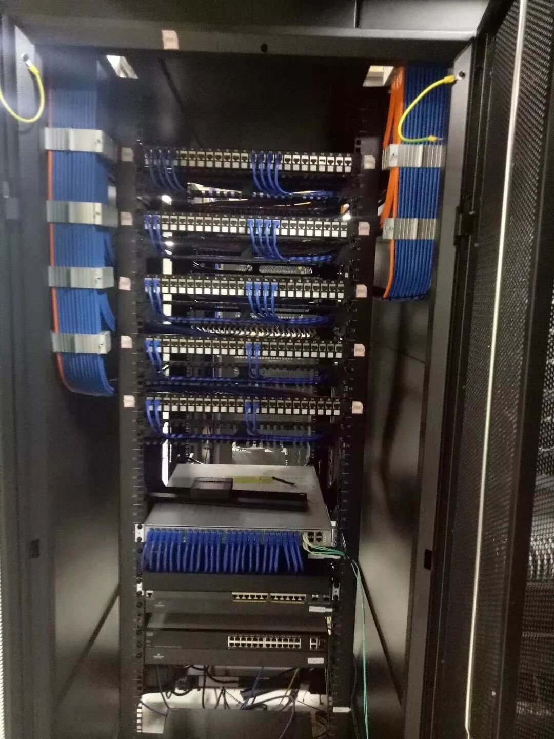 弱电工程师高标准施工实景 计算机网络工程的大师之作